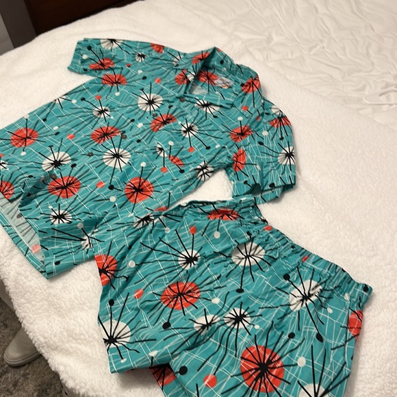 Mid Century Modern Cabana Set - Picture 2 of 6